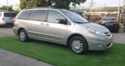 2008 TOYOTA SIENNA LE SILVER