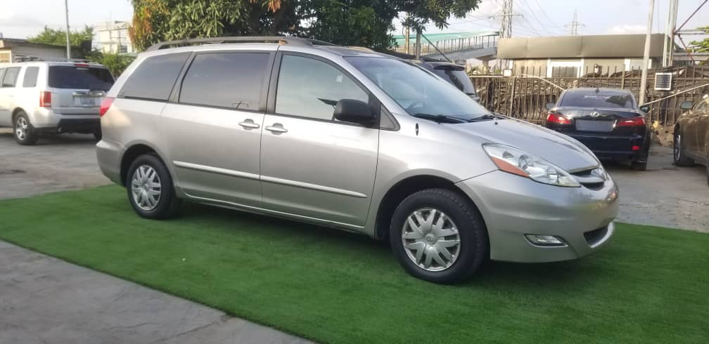 2008 clearance toyota minivan