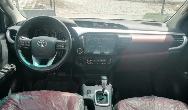 2017 Toyota Hilux SR-5 full