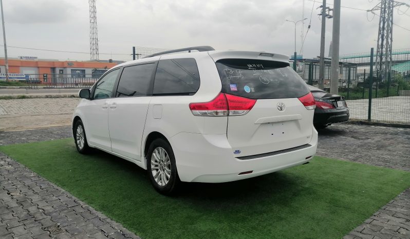 2011 Toyota Sienna XLE full