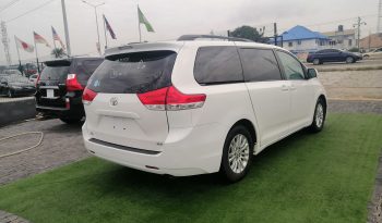 2011 Toyota Sienna XLE full