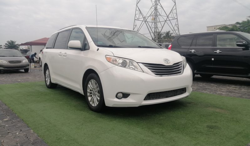 2011 Toyota Sienna XLE full