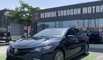 2018 Toyota Camry SE full