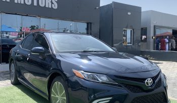 2018 Toyota Camry SE full