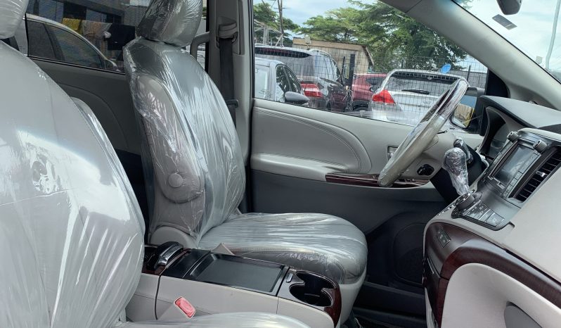 2011 TOYOTA SIENNA full