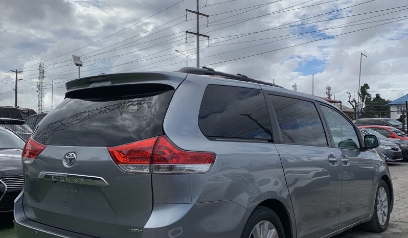 2011 TOYOTA SIENNA full